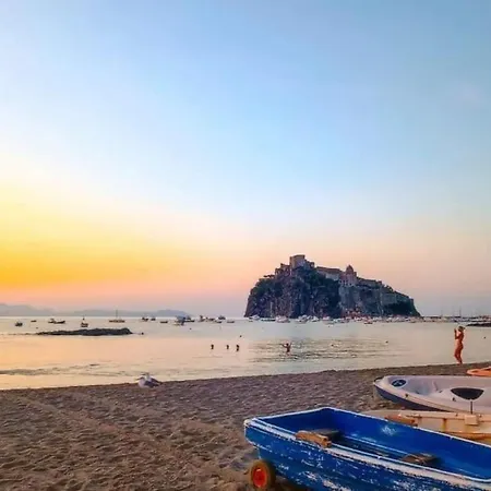 House - Seafront & Aragonese Castle View - 펜션 *