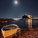 House - Seafront & Aragonese Castle View - Casa de Férias