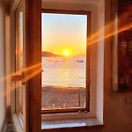 House - Seafront & Aragonese Castle View - Casa vacanze *