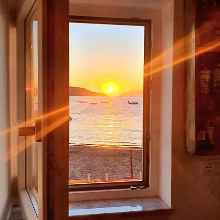 House - Seafront & Aragonese Castle View - Сasa de vacaciones *