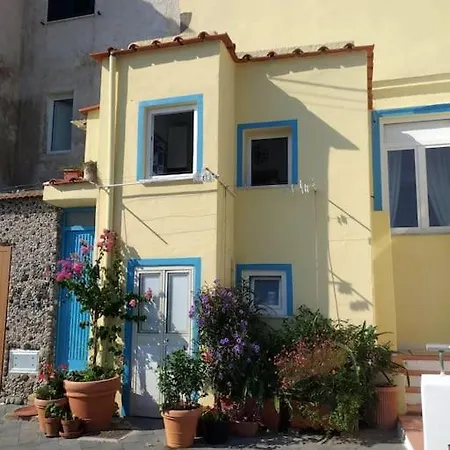House - Seafront & Aragonese Castle View - Сasa de vacaciones *