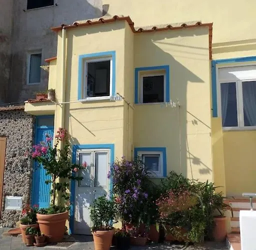House - Seafront & Aragonese Castle View - Дом отдыха *