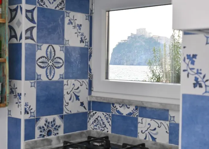 House - Seafront & Aragonese Castle View - Дом отдыха *