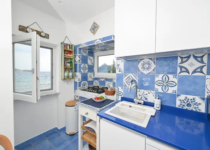 Дом отдыха House - Seafront & Aragonese Castle View - *